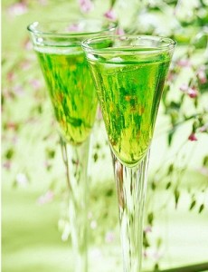 бокалы с зелёным коктейлем