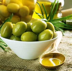 оливки в пиале