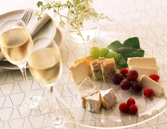 Картинки по запросу шампанское и сыр